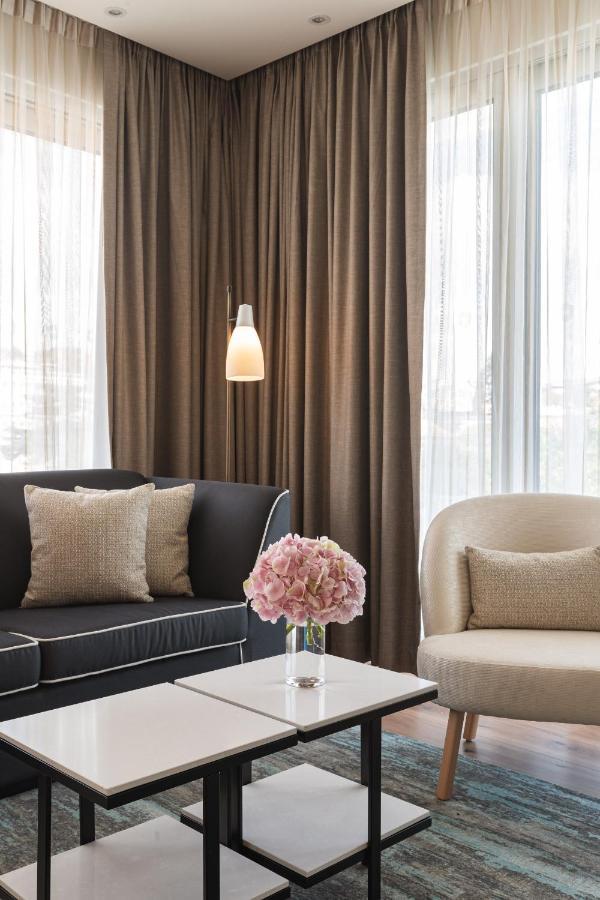 Deluxe Queen Suite Bridge View
